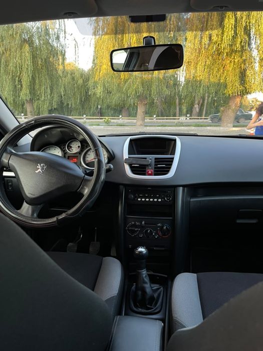 Авто Peugeot 207