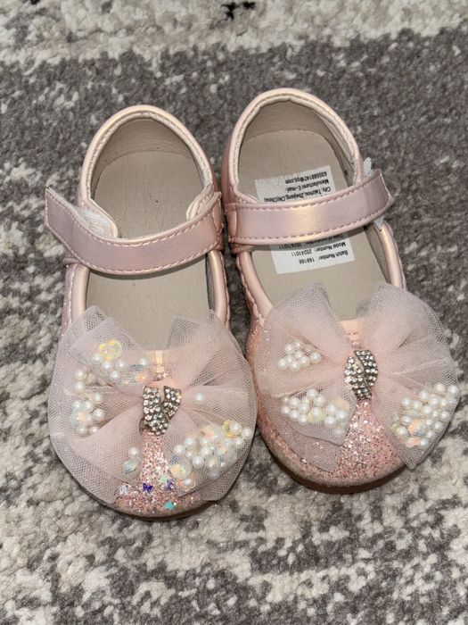Туфельки для дівчинки