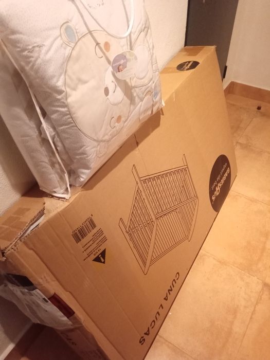 Cama para bebê nova