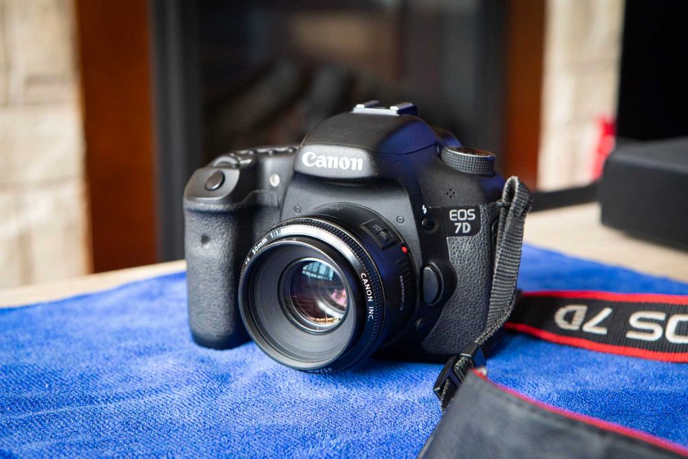 Canon 7D + Canon EF 50 1.8 + сумка + карта памяти