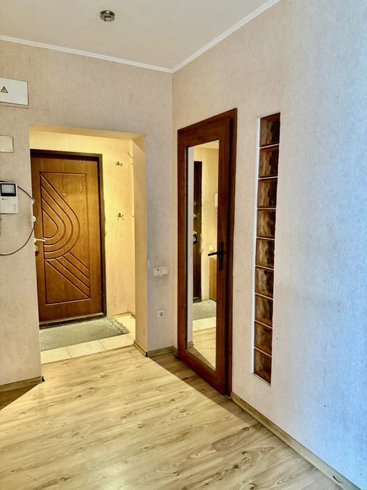 Продам трехкомнатную квартиру в кирпчном доме .Выгодная цена! Газ.