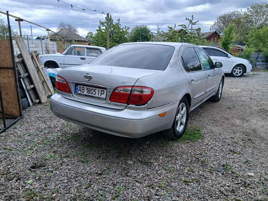 В продажі нісан максіма.
