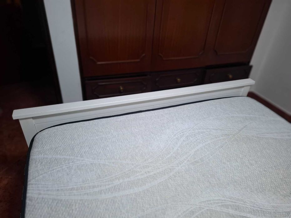 Cama de casal usada mas em otimo estado
