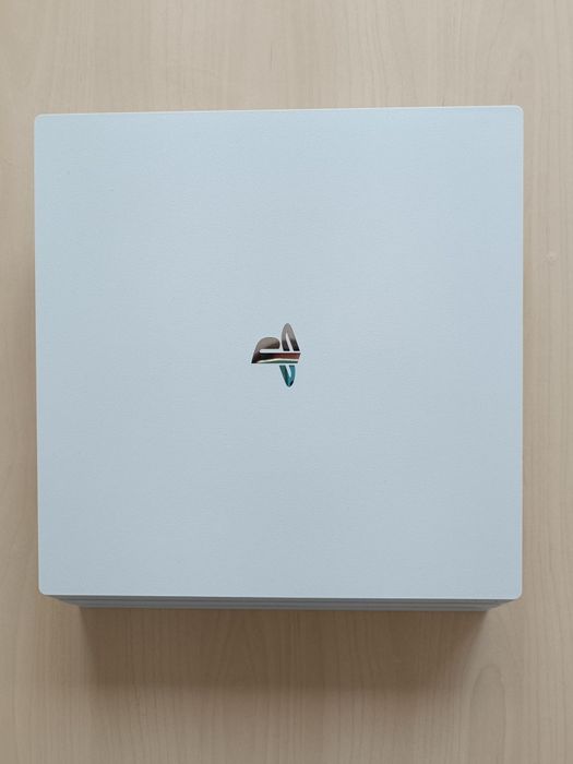 PS4 Pro 1TB Branca com comando