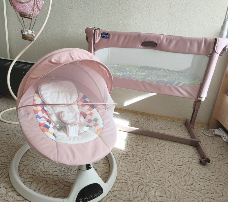 приставне дитяче ліжко Chicco Next 2 Me Magic та Заколисуючий центр