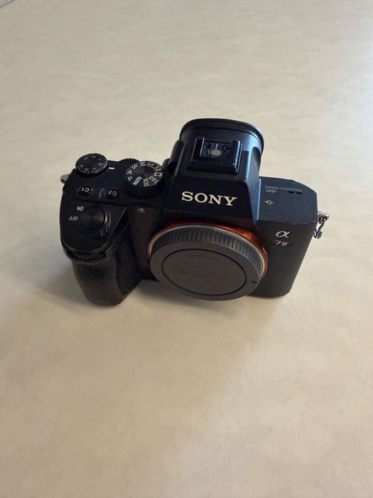 Sony A7III com caixa