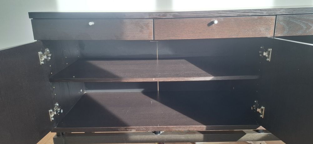 Aparador madeira escura IKEA, BJURSTA