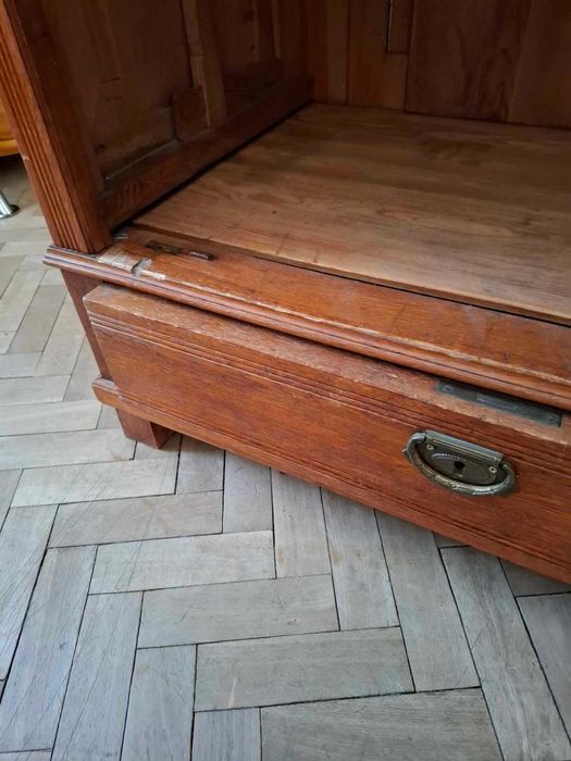 Piękna, dębowa szafa z lustrem