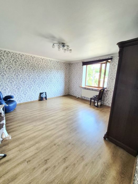 Продам розкішний будинок в центрі міста.