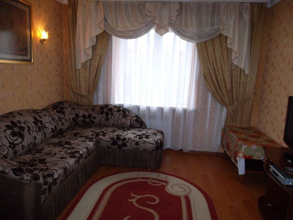 Подобово двохкімнатна квартира недалеко від центру міста