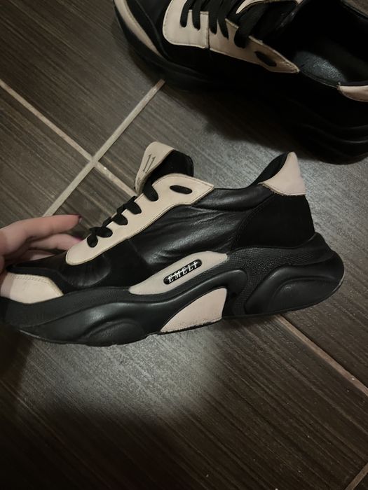 Кроссовки женские