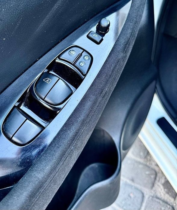 електромобіль Nissan leaf 30квт