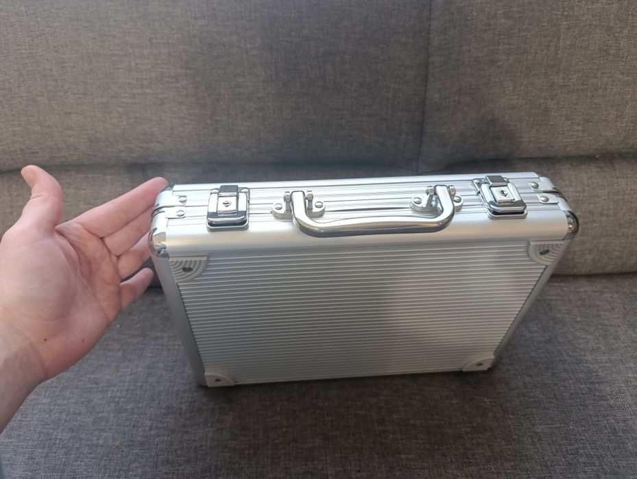 Набір для покеру 200 фішок в алюмінієвому кейсі Poker Game Set