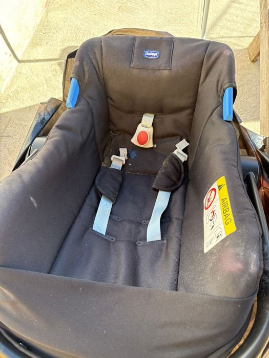 Carrinho bebé com ovo