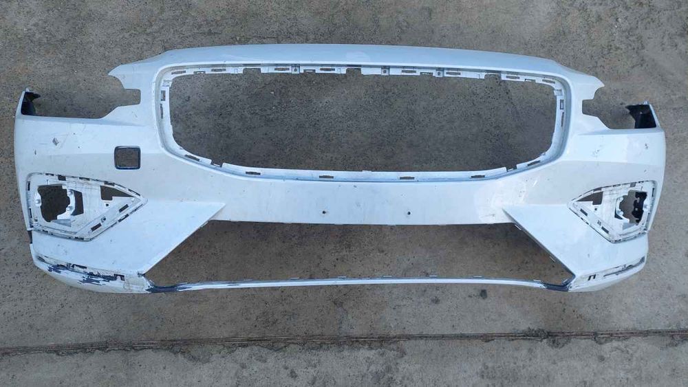 Volvo V60 CC бампер передній