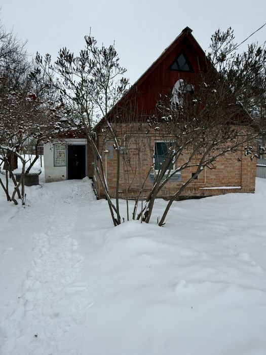 Будинок з ділянкою 10 соток