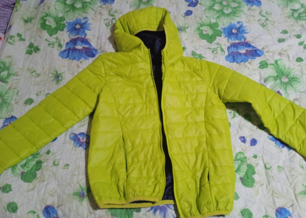 Продам куртку вітровку для дівчинки підлітка