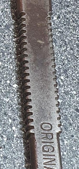 Solidny stary klucz hydrauliczny żabka