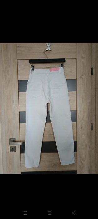 Białe Jeansy Mom Slim