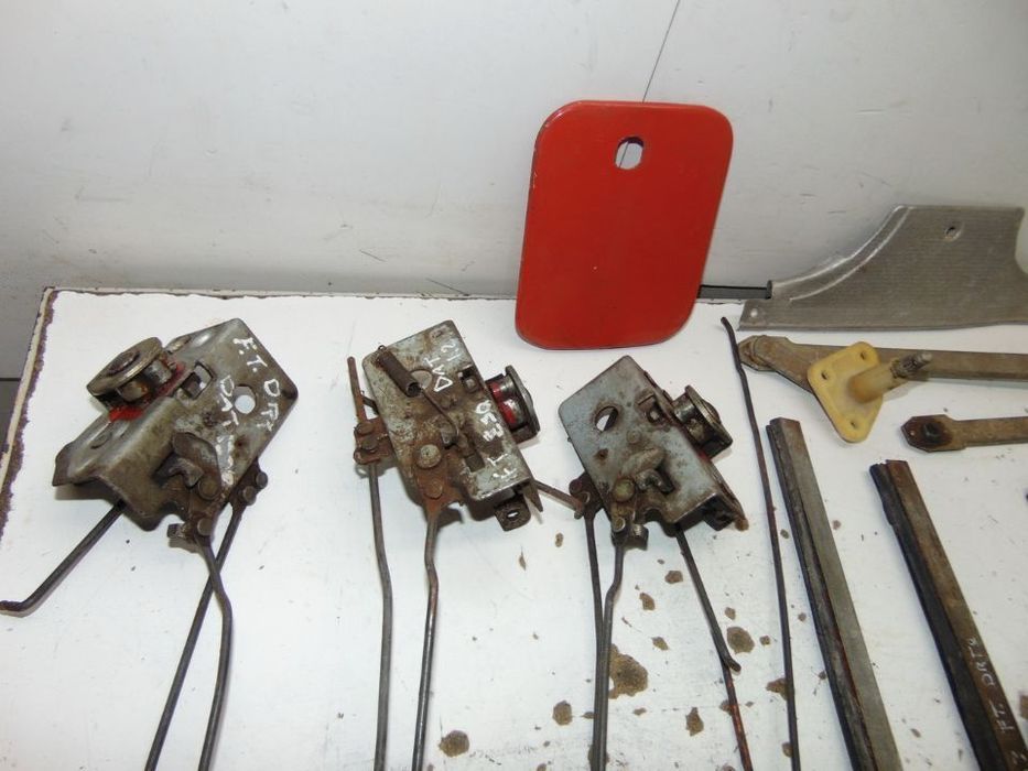 datsun 1200 fechos das portas e + peças