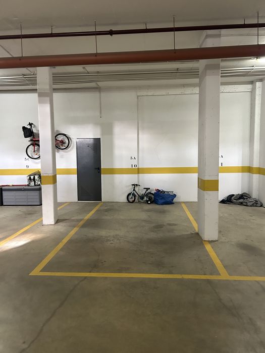 Estacionamento em parqueamento