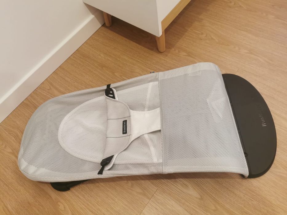 Espreguicadeira babybjorn com brinquedo em otimo estado