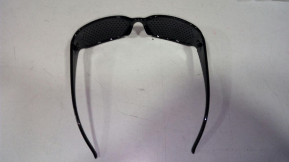 óculos terapêuticos pinhole