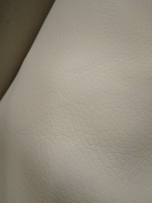 Materiał tapicerski, ekoskóra/skaj, biały.