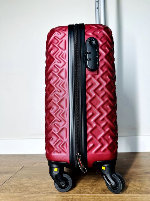 Nowa walizka 40x30x20 bagaż podręczny bezpłatny wysyłka olx