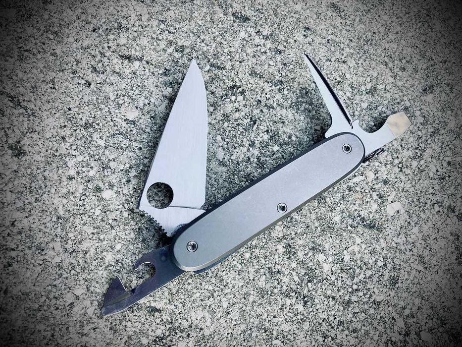 Victorinox Pioneer Custom em titânio, canivete suiço