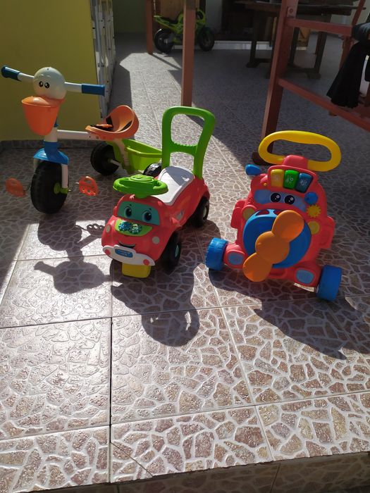 Vendo estes brinquedos muito bem estimados