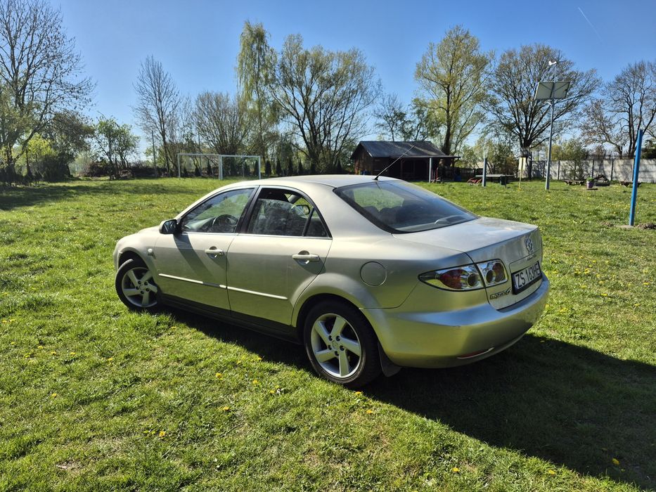 Mazda 6 z uszkodzonym silnikiem