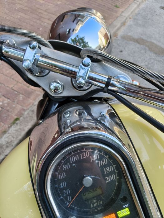 Suzuki intruder 1500 LC amarela
