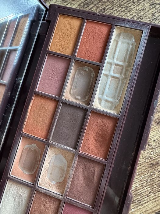 Makeup Revolution paleta cieni do powiek Chocolate Orange