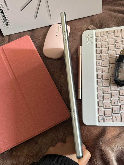 Новый планшет 24/256 + клавиатура + мышка