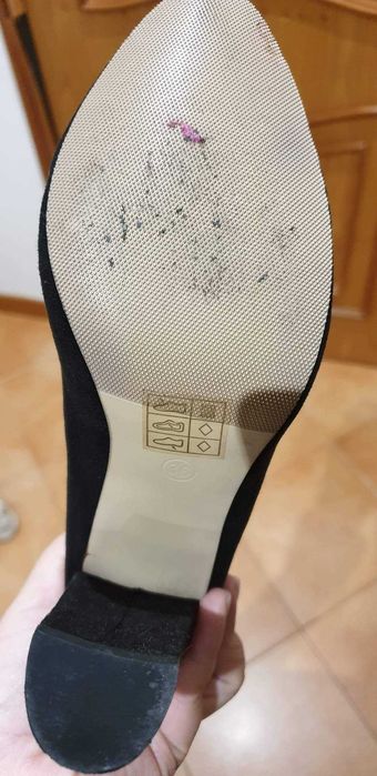 Sapatos de salto preto seaside