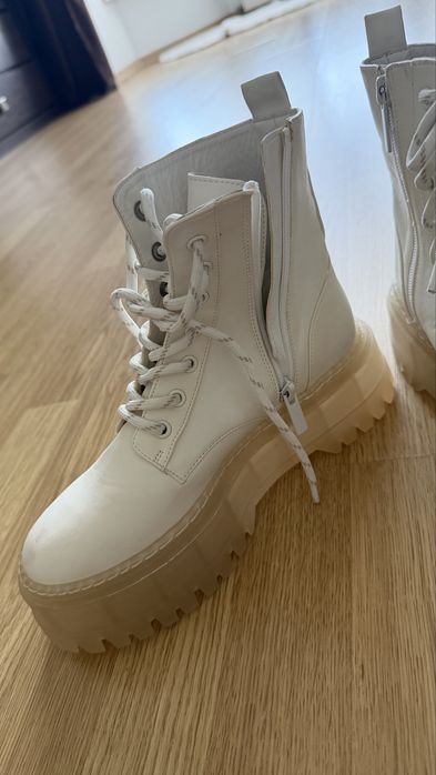 Жіночі Bershka демісезонні черевики / ботинки 36 р.