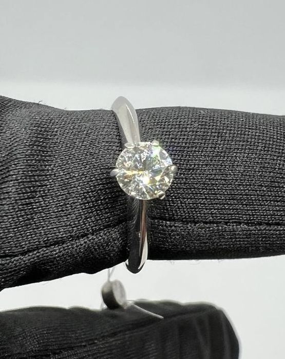 Золота каблучка з натуральним діамантом 0.56 карат. Бриллиант. Кольцо