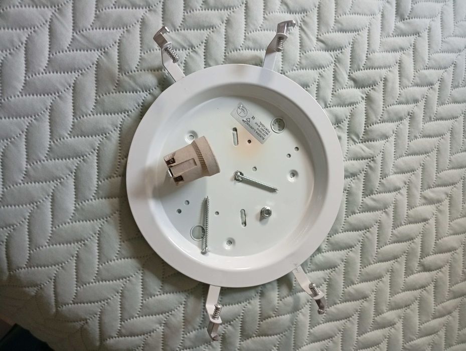 Candeeiro NOVO para  quarto ou corredor