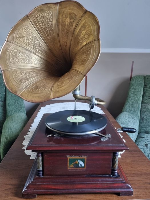 Patefon replika firmy His Masters Voice