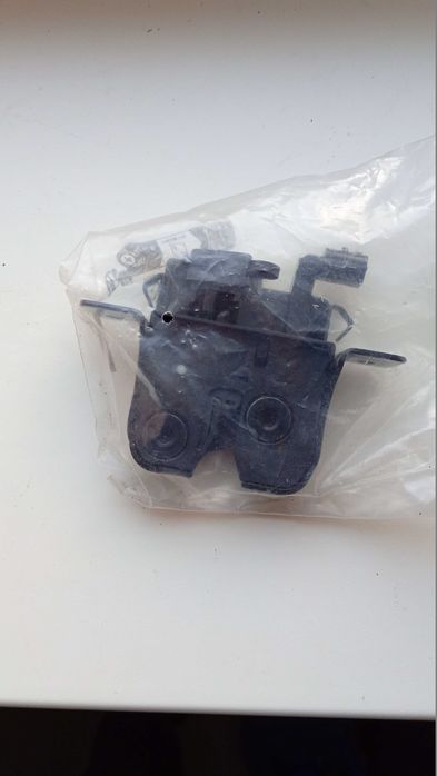 905039326R Renault (RVI) Замок крышки багажника