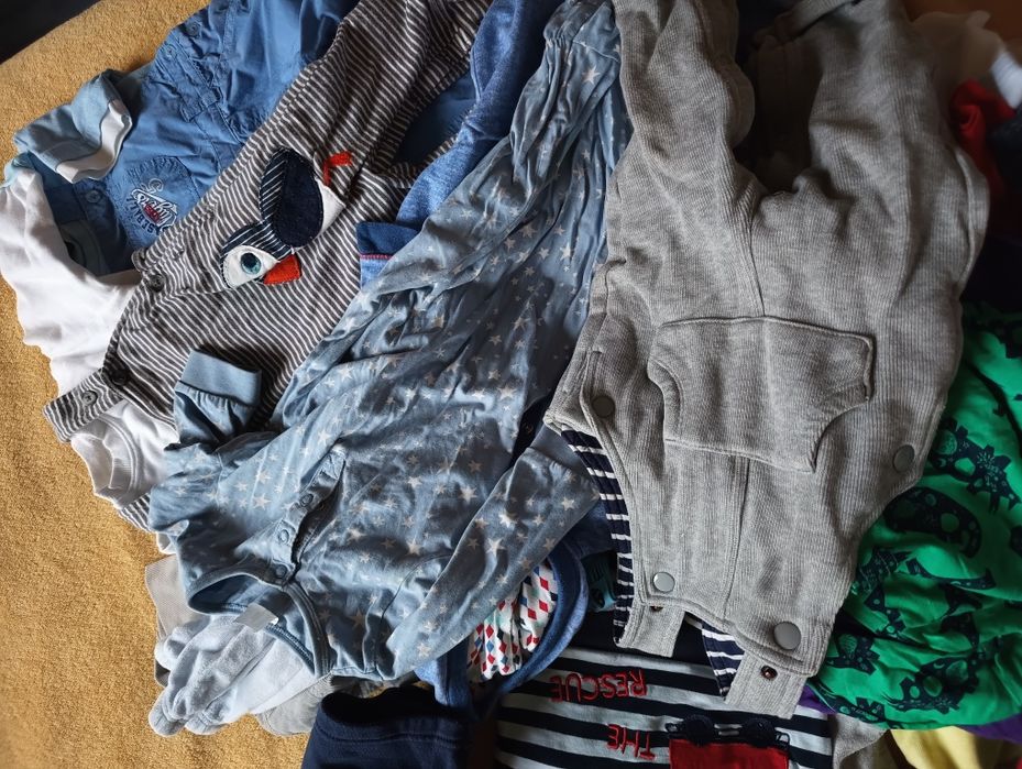 Paka ubrań dla chłopaka 74 bluzy spodnie pajacyki