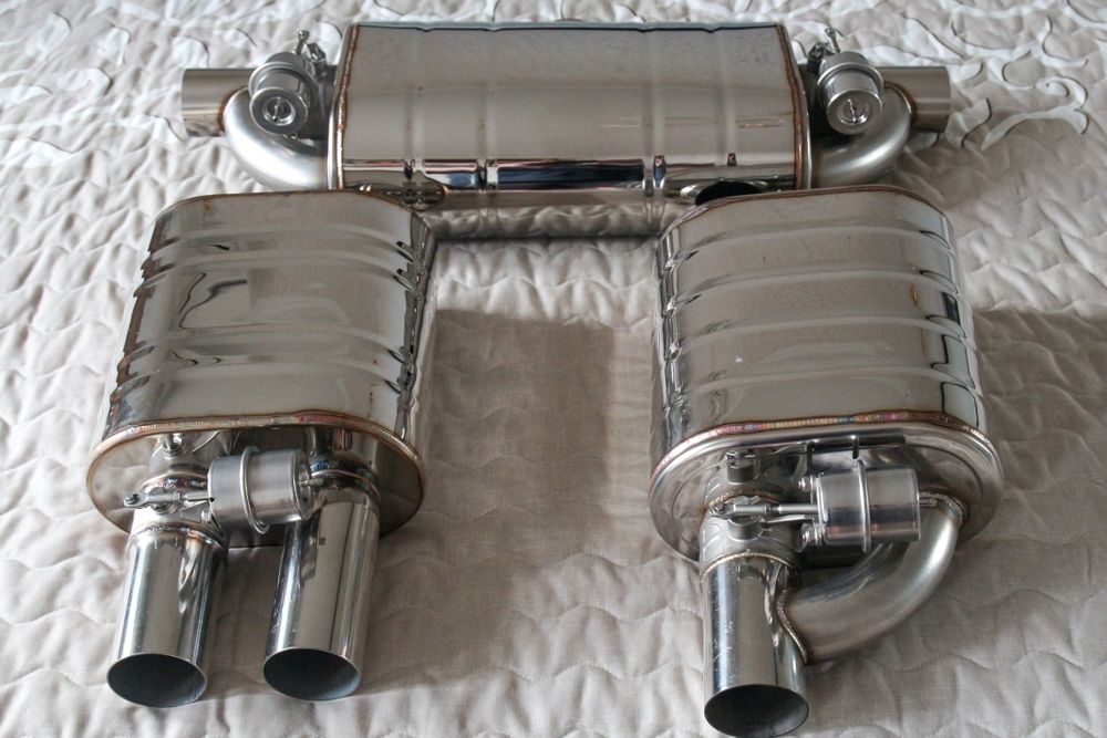 Глушитель УПРАВЛЯЕМЫЙ с заслонкой банка прямоток ( HKS Akrapovic BMW )