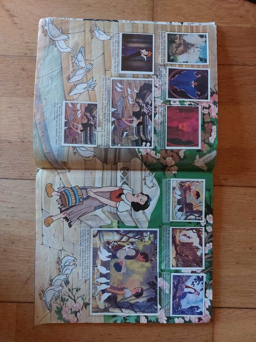 Caderneta de cromos "Branca de Neve - A colecção das Princesas"