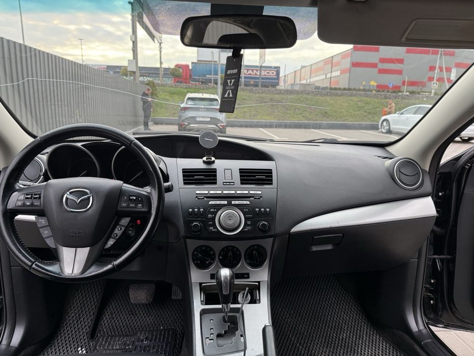 Продам Mazda 3..