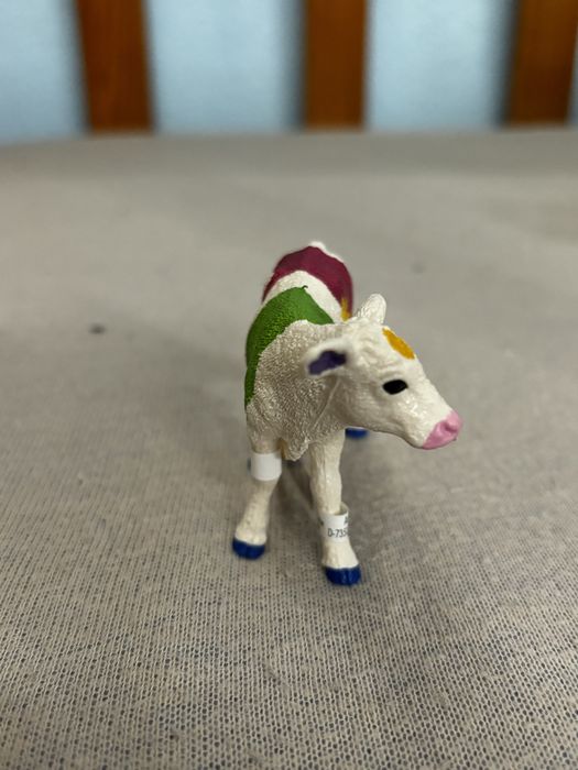 Figurka „Kolorowe wesołe ciele” firmy Schleich