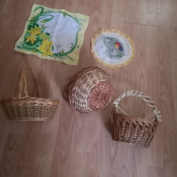 Za trzy  koszyczki  wiklinowe
