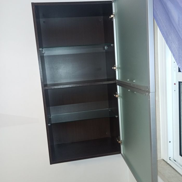 Móvel de sala com vitrine duas prateleiras e móvel pra TV