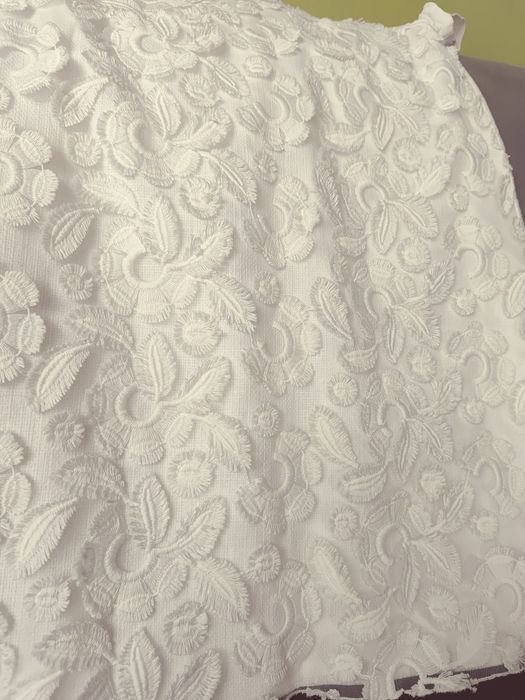 Sukienka biała 3D kwiaty 140