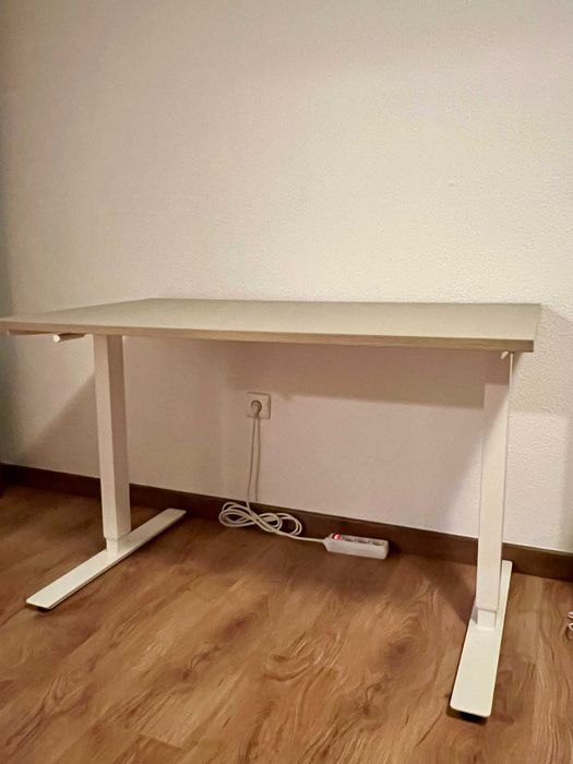 Secretária regulável IKEA TROTTEN 120×70 — bege/branco